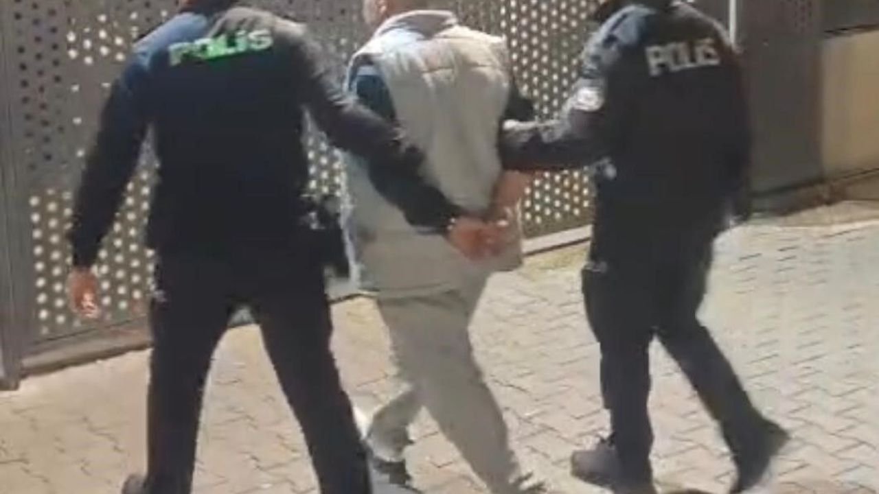 İzmir'de aranan firari şahıs polisten kaçamadı