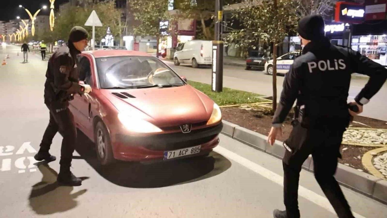 Polisten kaçmak isteyen 15 yaşındaki sürücü böyle yakalandı