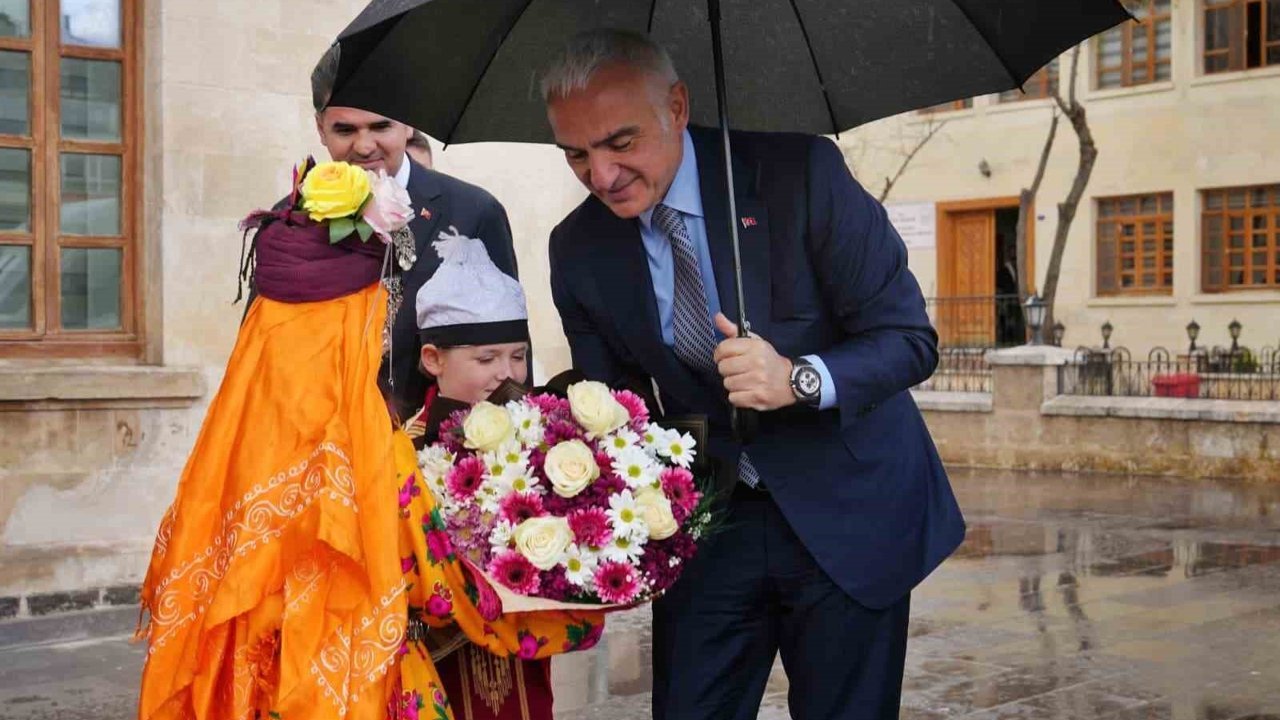 Kilis'te tarihi eserler yürütülen restorasyon çalışmalarıyla yeniden ayağa kaldırılıyor