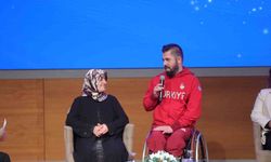 Bakan Bak şampiyon sporcuların anneleri ile bir araya geldi