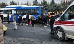 Ankara'da Otomobil Durakta Bekleyen EGO Otobüsüne Çarptı