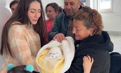 'Geçici Koruyucu Aile' modelinin 100'üncü bebeği Ege Berk, Samsun'da koruyucu ailesiyle buluştu