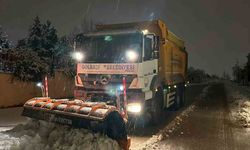 Gölbaşı Belediyesi, Non-Stop Kar Küreme ve Tuzlama Çalışması Yapıyor