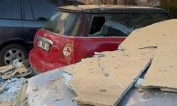 Şiddetli fırtınadan dolayı sökülen dış yalıtım malzemeleri üzerine düştükleri otomobillerin hasar almasına neden oldu