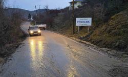 Beypazarı'nda kayalar yolu ulaşıma kapattı