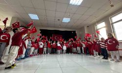 Pursaklar'da bulunan okullarda 'Bayrak Sevgisi' etkinlikleri