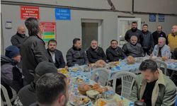 Sincan Belediye Başkanı Ercan gece mesaisi yapan belediye çalışanlarıyla sahur yaptı