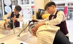 13 yaşındaki kuaför Çınar, küçük yaşına rağmen ustalarına taş çıkarıyor