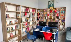 Gazetecilerden köy okuluna kütüphane