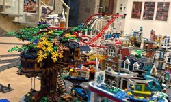 Ortaokul öğrencisi olan Batu'nun lego şehri müzede sergileniyor