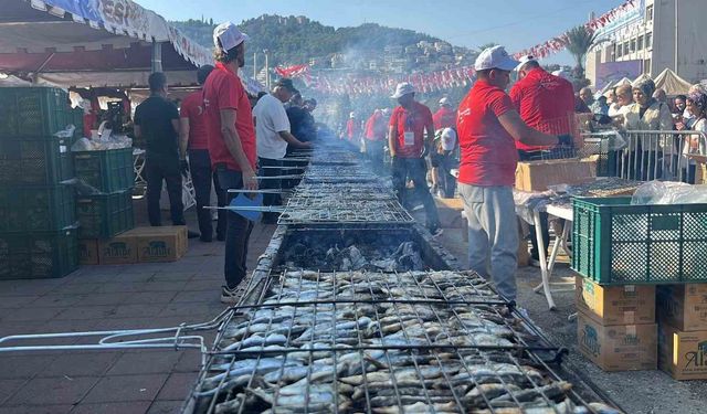 Alanya'da geleneksel hamsi festivali başladı 7 ton hamsi ücretsiz dağıtılacak