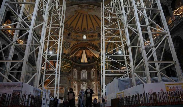 Ayasofya Bilim Kurulu Üyesi ve akademisyen Ahmet Güleç: 'Üstünde bulunduğumuz platform bu vinçleri taşıyacak durumda'