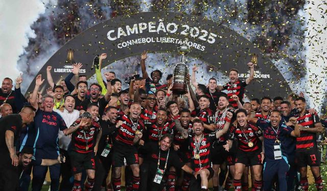 Filipe Luis, teknik direktörlük kariyerinde 5. kupasını kazandı