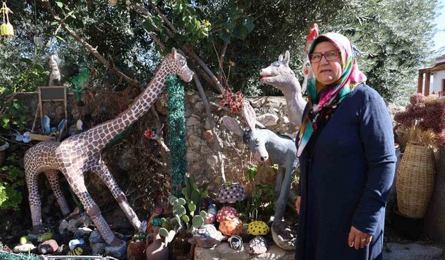 Halk eğitimden emekli oldu atıkları evinde sanata dönüştürdü