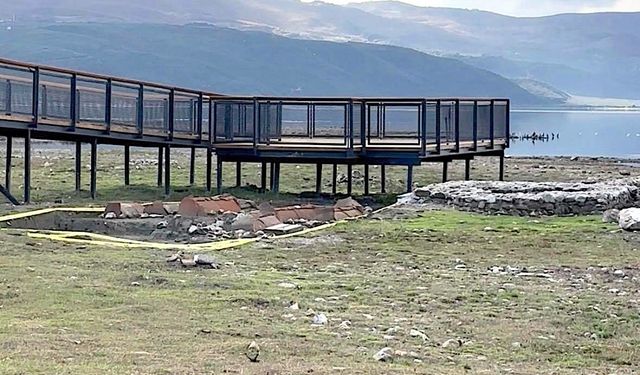 İznik'te Papa ziyareti için mobil baz istasyonları kuruldu, Osmanlı motifli çinilerle hazırlık yapılıyor