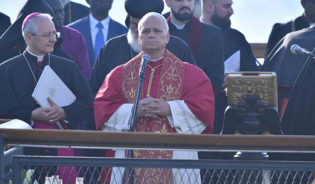 Papa'dan İznik'e tarihi ziyaret ve tarihi ayin...