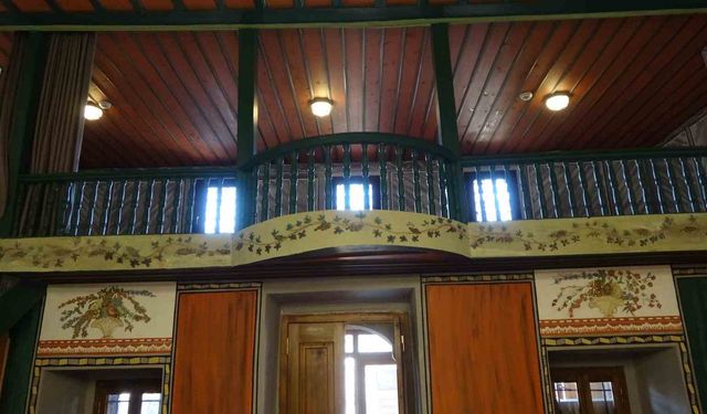 Tekke Arapdede Camii asırlık tarihiyle ziyaretçilere ve cemaate kapısını açıyor