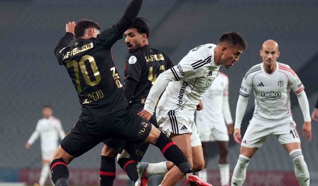 Trendyol Süper Lig: Fatih Karagümrük: 0 - Beşiktaş: 1 (İlk yarı)