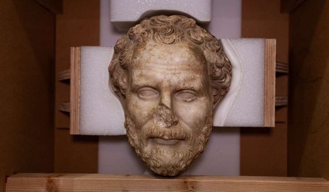 Boubon'un Kayıp İmparatoru, Mermer Demosthenes Başı ve düver pişmiş toprak levhaları Türkiye'ye dönüyor