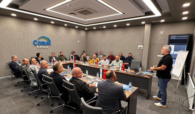 Çoruh EDAŞ'tan ilçe yöneticilerine etkili iletişim ve beden dili eğitimi