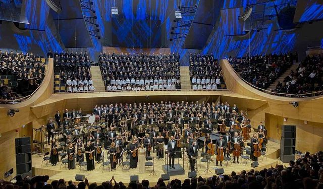 CSO'nun 200. yılı Dünya Koro Günü'nde 500 koristin verdiği konserle taçlandı