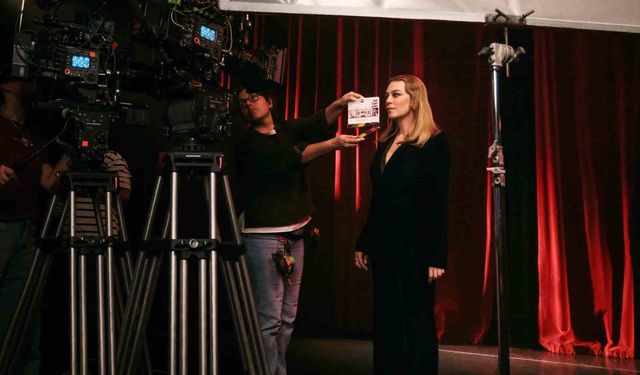 Demet Evgâr'dan Vodafone Kırmızı Işık uygulamasıyla şiddete dur çağrısı