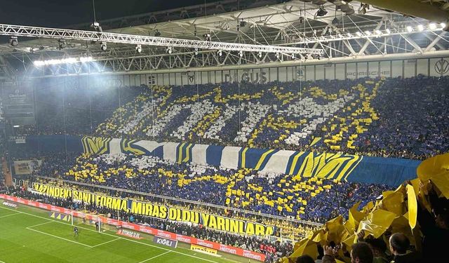 Fenerbahçeli taraftarlardan derbiye özel koreografi