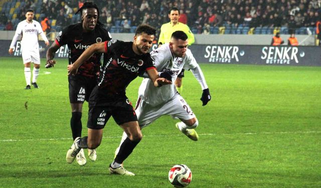 Trendyol Süper Lig: Gençlerbirliği: 2 - Trabzonspor: 1 (İlk yarı)