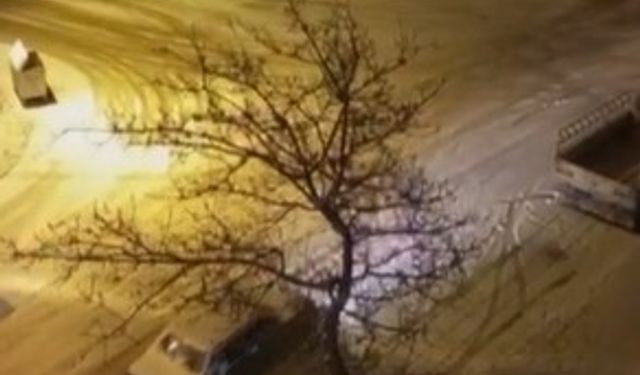 Polatlı'da kar yağışı yolları buz pistine çevirdi