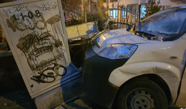 Ankara'da iki araç kafa kafaya çarpıştı: 1 yaralı