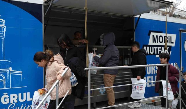 Pursaklar 4.Kitap Günleri'nde vatandaşlara çorba ikramı