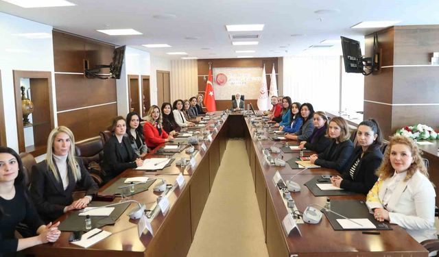 Bakan Göktaş, baroların kadın ve çocuk hakları komisyonu temsilcileriyle bir araya geldi