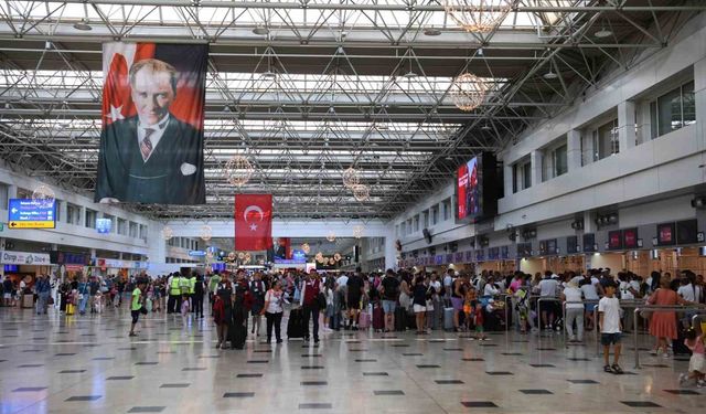 Bakan Uraloğlu: 'Bayramda iç hatlarda 867 ilave sefer planladık'