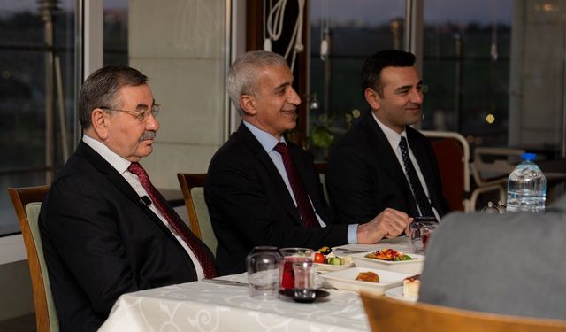 Gölbaşı ilçe erkanı iftarda bir araya geldi
