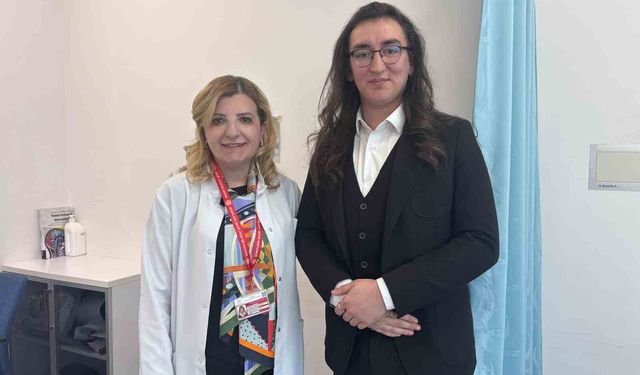 Görme kaybı yaşarken ders çalıştı, şimdi doktorlarıyla meslektaş olmayı hedefliyor