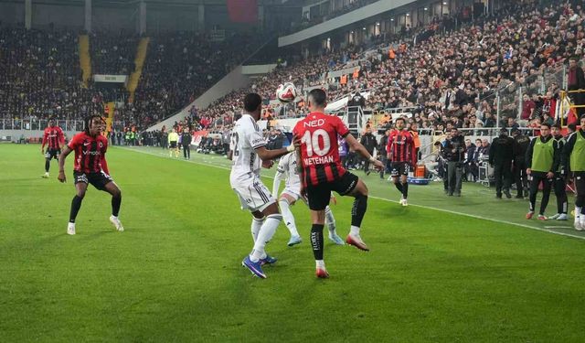 Trendyol Süper Lig: Gençlerbirliği: 0 - Beşiktaş: 0 (İlk yarı)