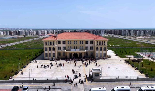 Bakan Kurum'dan 23 Nisan'da deprem bölgesi paylaşımı