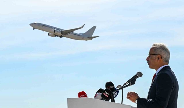 Bakan Uraloğlu: 'Son 24 yılda havalimanlarımızın yıllık yolcu kapasitesini 55 milyondan 397,4 milyonun üzerine çıkardık'