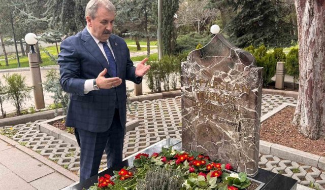BBP Genel Başkanı Destici: 'Merhum Alparslan Türkeş'i vefatının 29'uncu sene-i devriyesinde kabri başında rahmetle yad ediyorum'