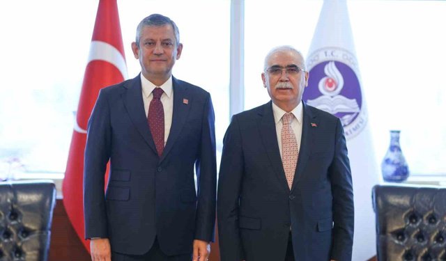 CHP Genel Başkanı Özel: 'Anayasa Mahkemesi, Türkiye'de herkesin, her türlü tartışmadan uzak tutması gereken bir mahkeme'