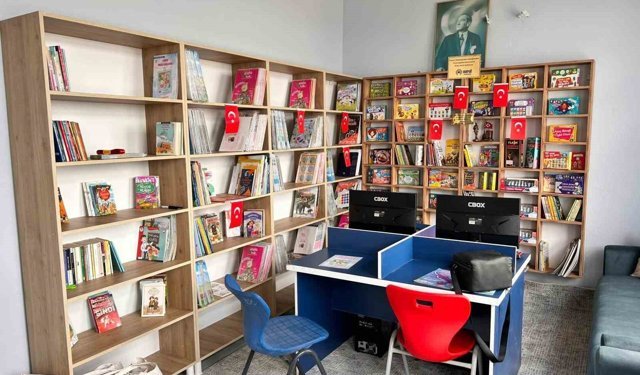Gazetecilerden köy okuluna kütüphane