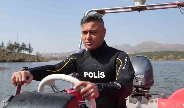 Polis ve futbol hakemi olan Seyfettin Ünal, 20 yılı aşkındır iki mesleği bir arada yapıyor