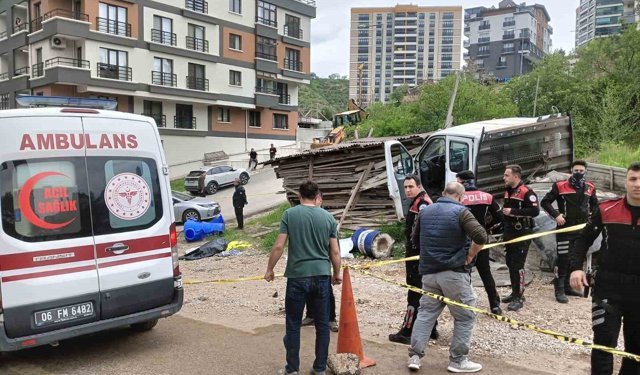 1 Mayıs İşçi Bayramı'nda kamyon altında kalan 2 işçi hayatını kaybetti