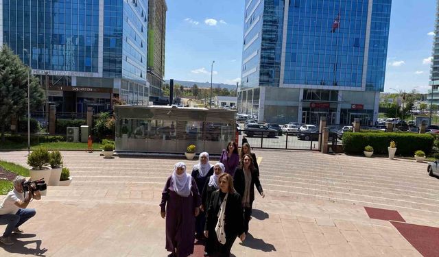 Dem Parti Sözcüsü Doğan'dan CHP'ye anneler günü ziyareti