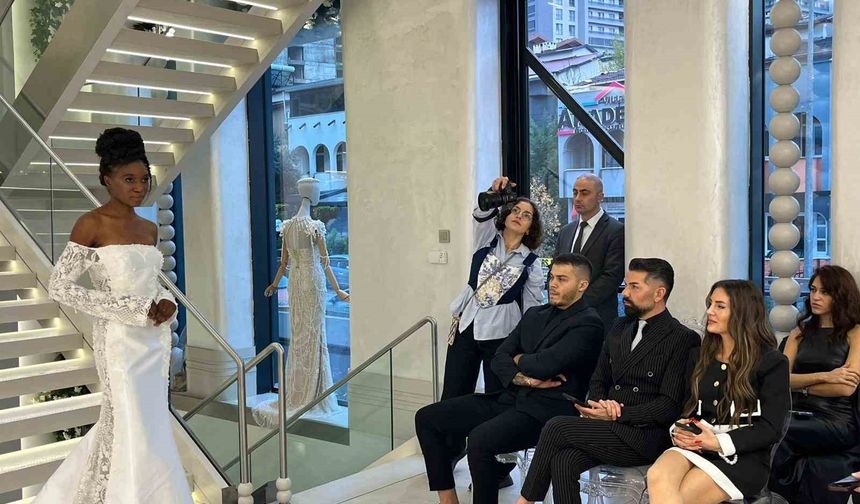 Bursa'da muhteşem gelinlik defilesi: 26 koleksiyon 15 mankenle podyuma taştı