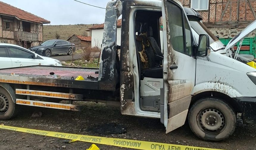 Ankara'da 4 araç kundaklandı: O anlar kamerada