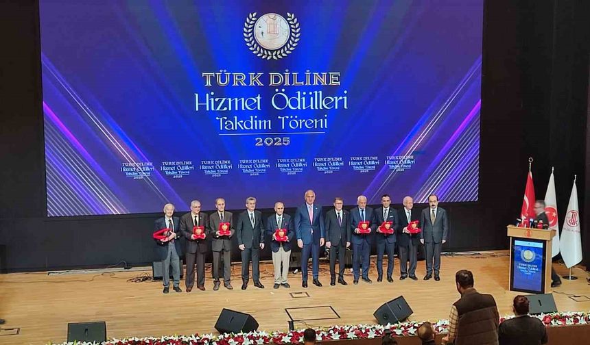 Bakan Ersoy: 'Dil bir milletin sadece iletişim aracı değil hafızası, vicdanı ve yüreğidir'