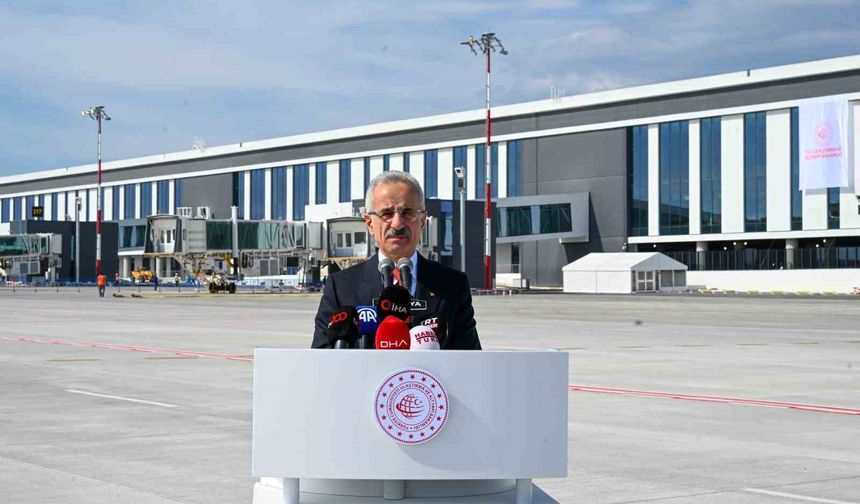 Bakan Uraloğlu: 'Her gün ortalama yaklaşık 9 stadyum dolusu yolcu havayolu ile seyahat etti'