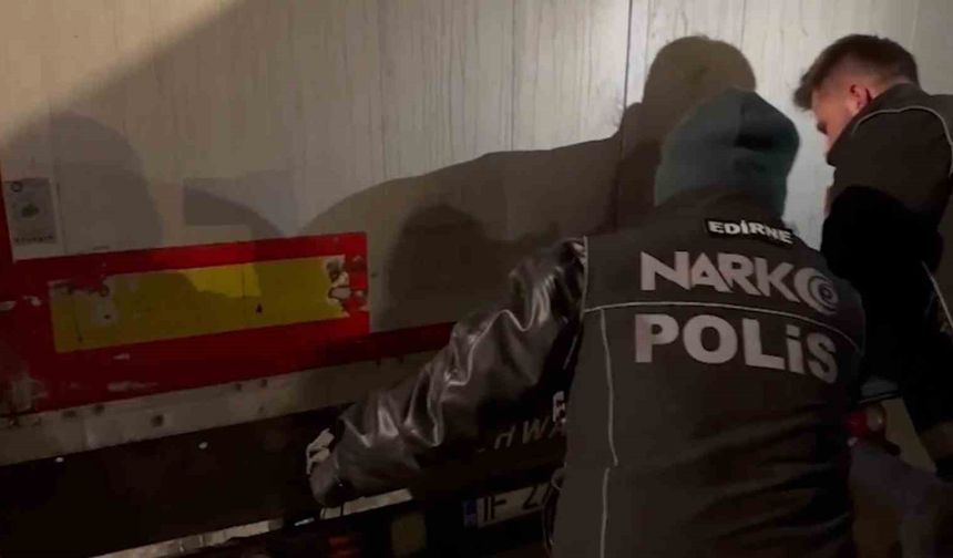 Bakan Yerlikaya: '220,7 kilogram kokain ve 69 kilogram skunk ele geçirildi'