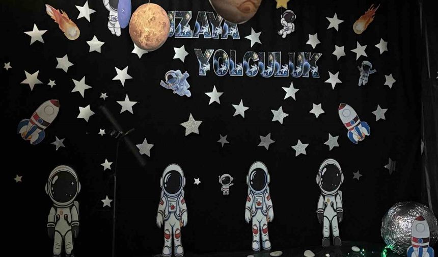 Bebek Kütüphanesi'nde çocuklar uzayla tanıştı